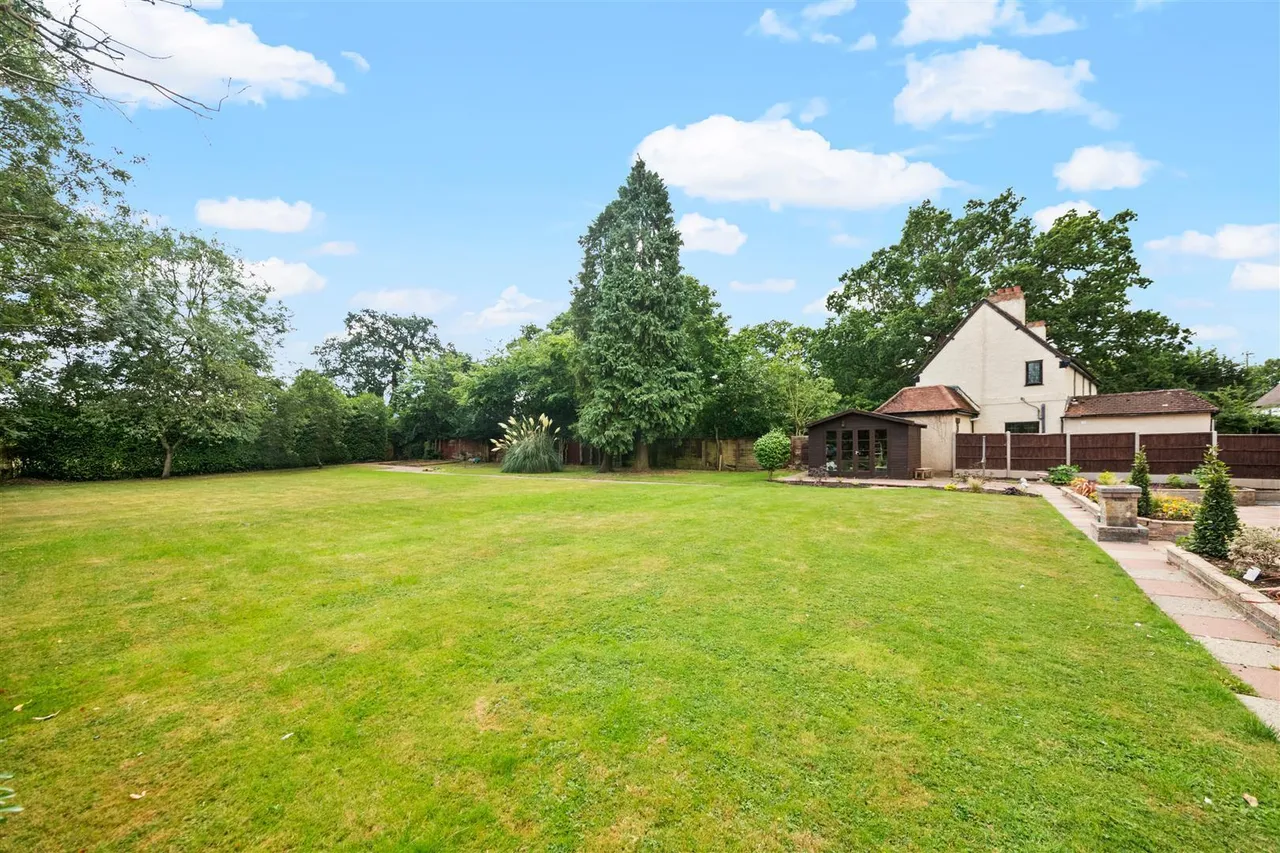 Vine Grove, Hillingdon, photo 34