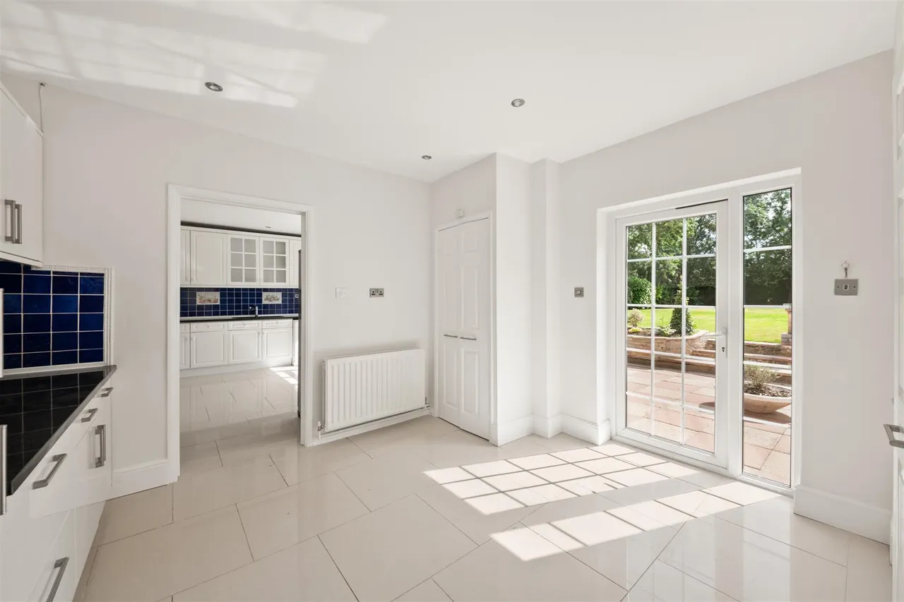 Vine Grove, Hillingdon, photo 30