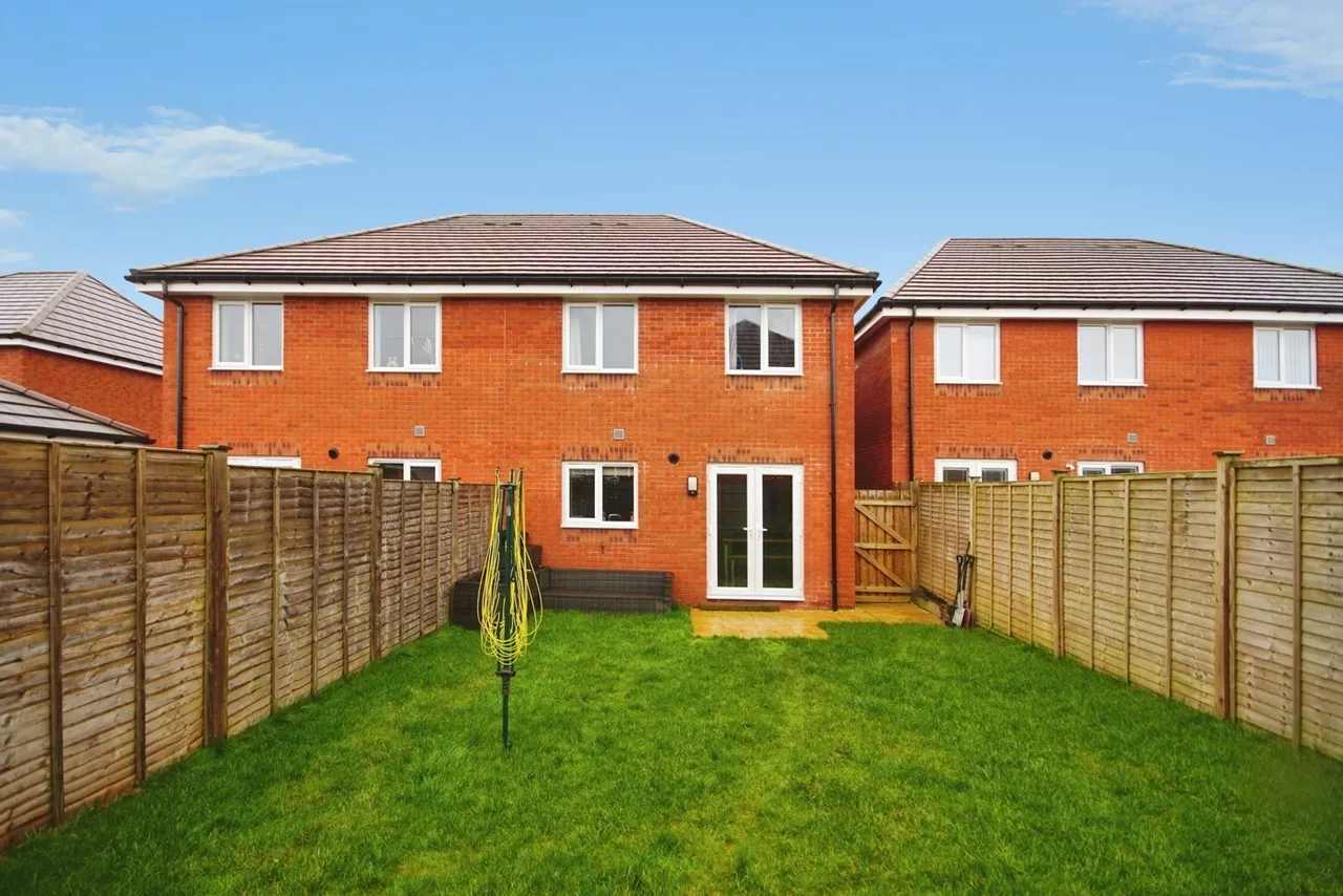 Signal Road, Cam, GL11, photo 15