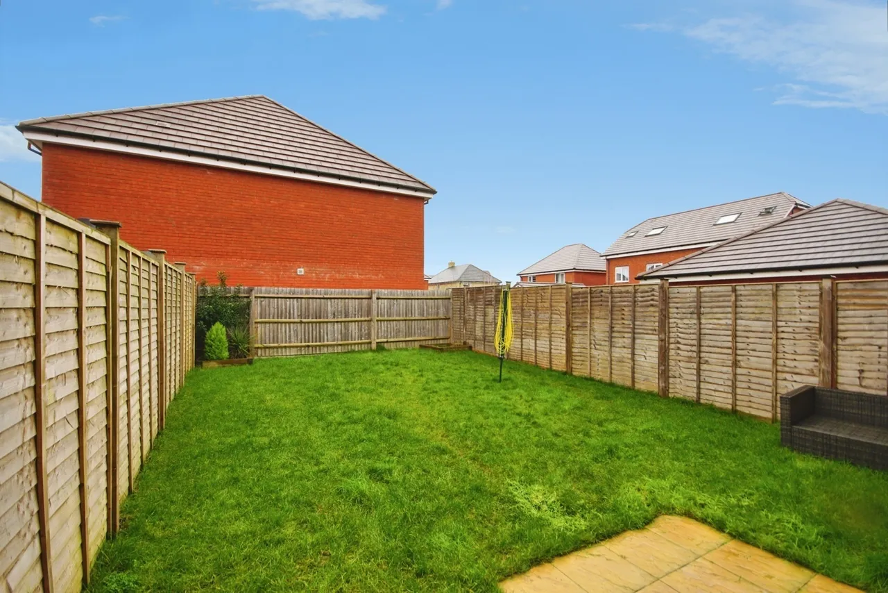 Signal Road, Cam, GL11, photo 16