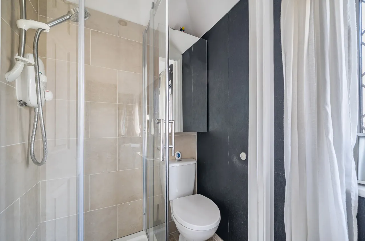 Second Avenue, Walton-On-Thames, KT12, photo 9