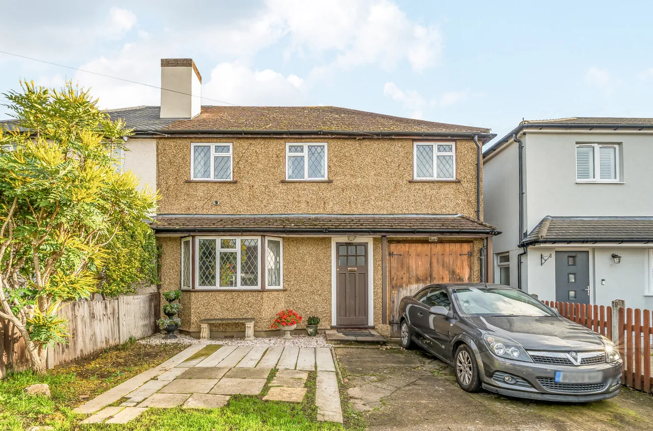 4 bed house for sale, Second Avenue, Walton-On-Thames, KT12