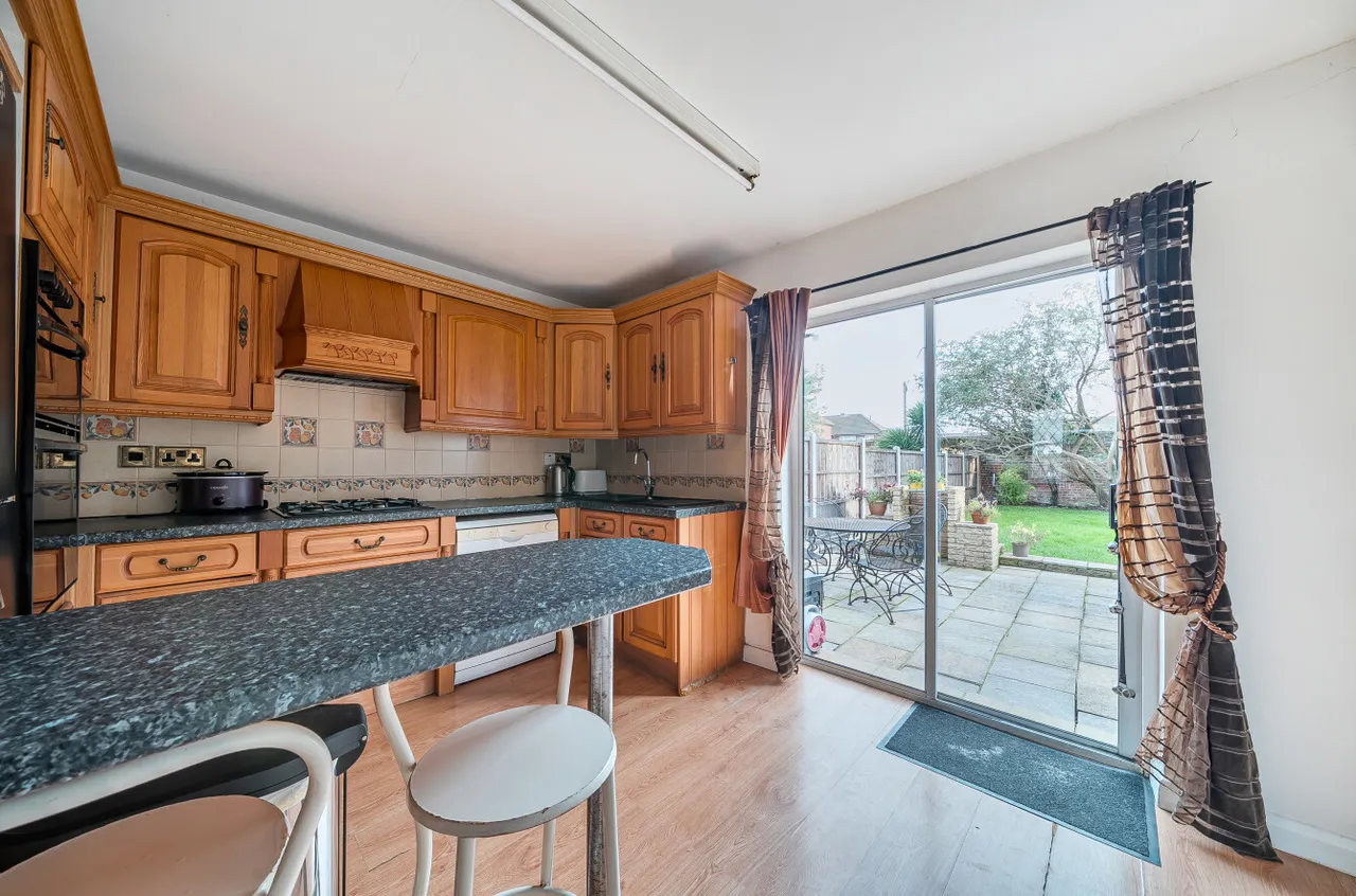 Second Avenue, Walton-On-Thames, KT12, photo 4