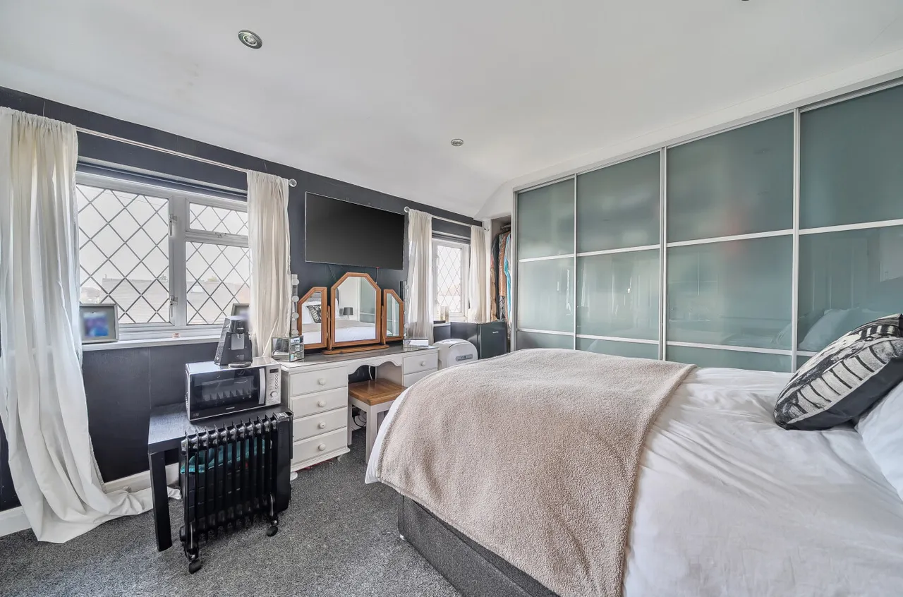 Second Avenue, Walton-On-Thames, KT12, photo 8