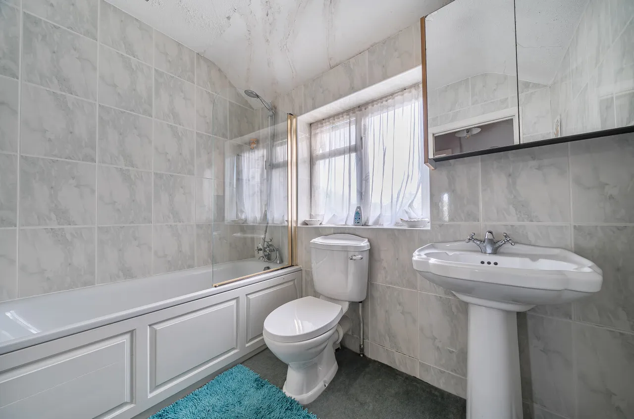 Second Avenue, Walton-On-Thames, KT12, photo 7