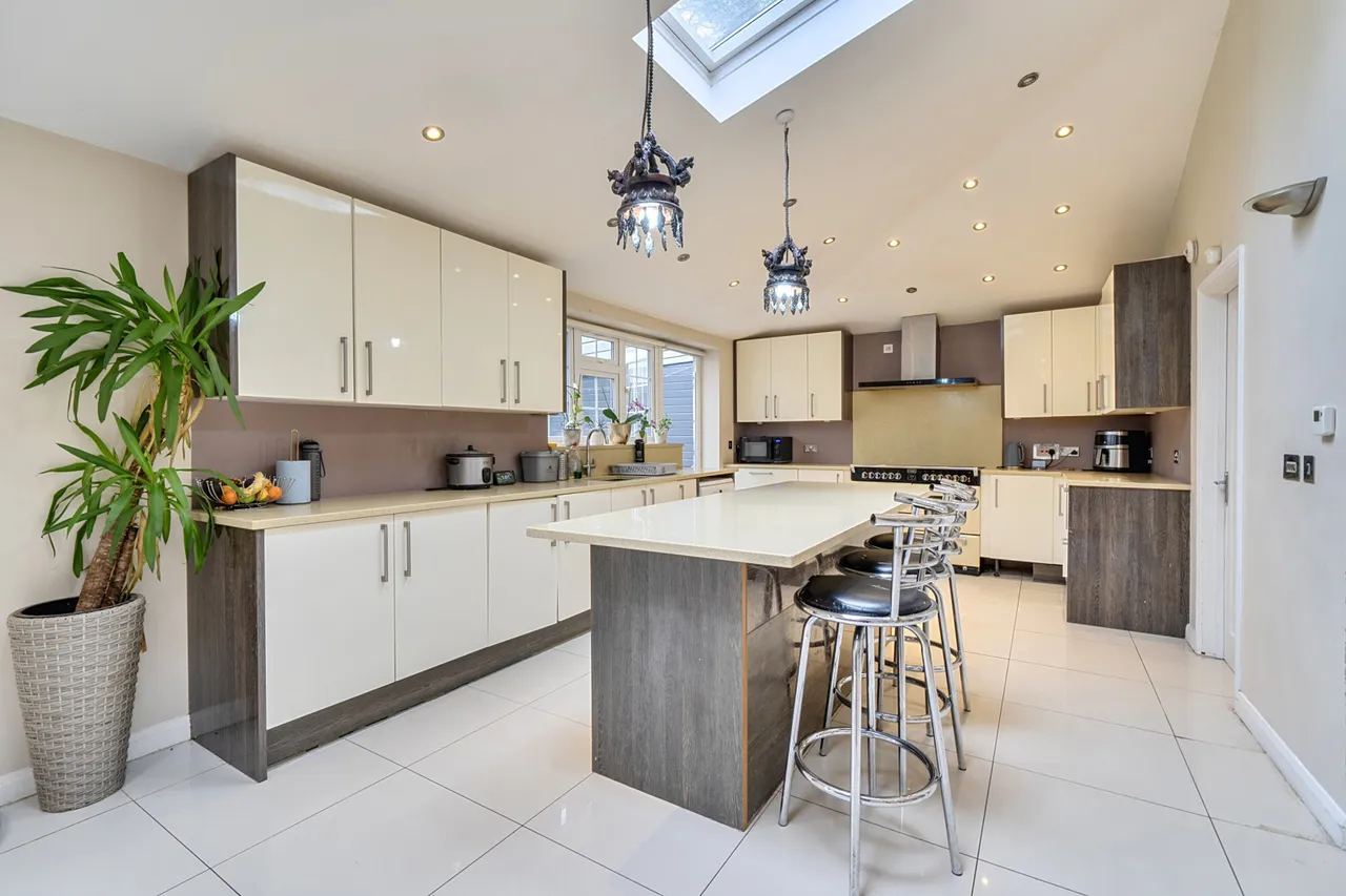 Swakeleys Road, Ickenham, UB10, photo 3