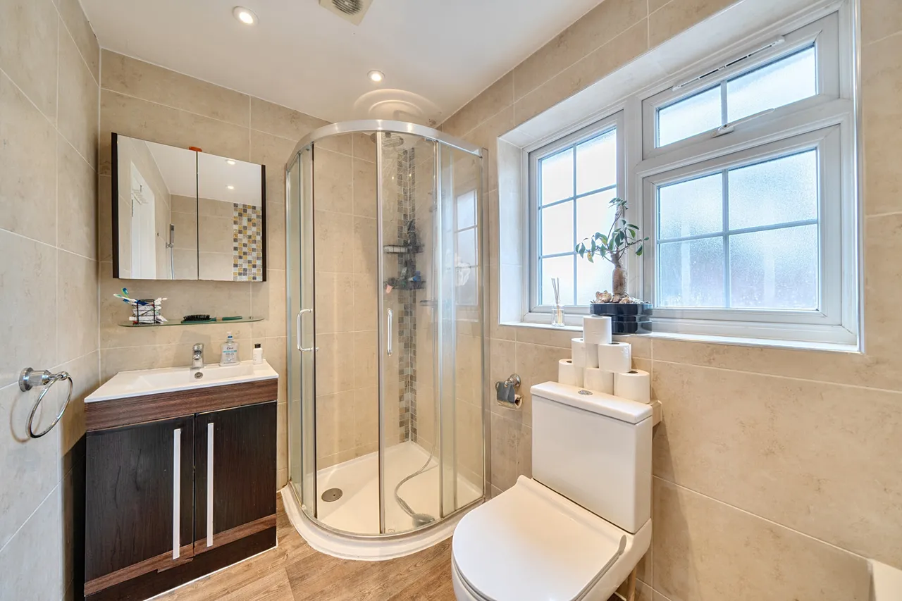 Swakeleys Road, Ickenham, UB10, photo 6