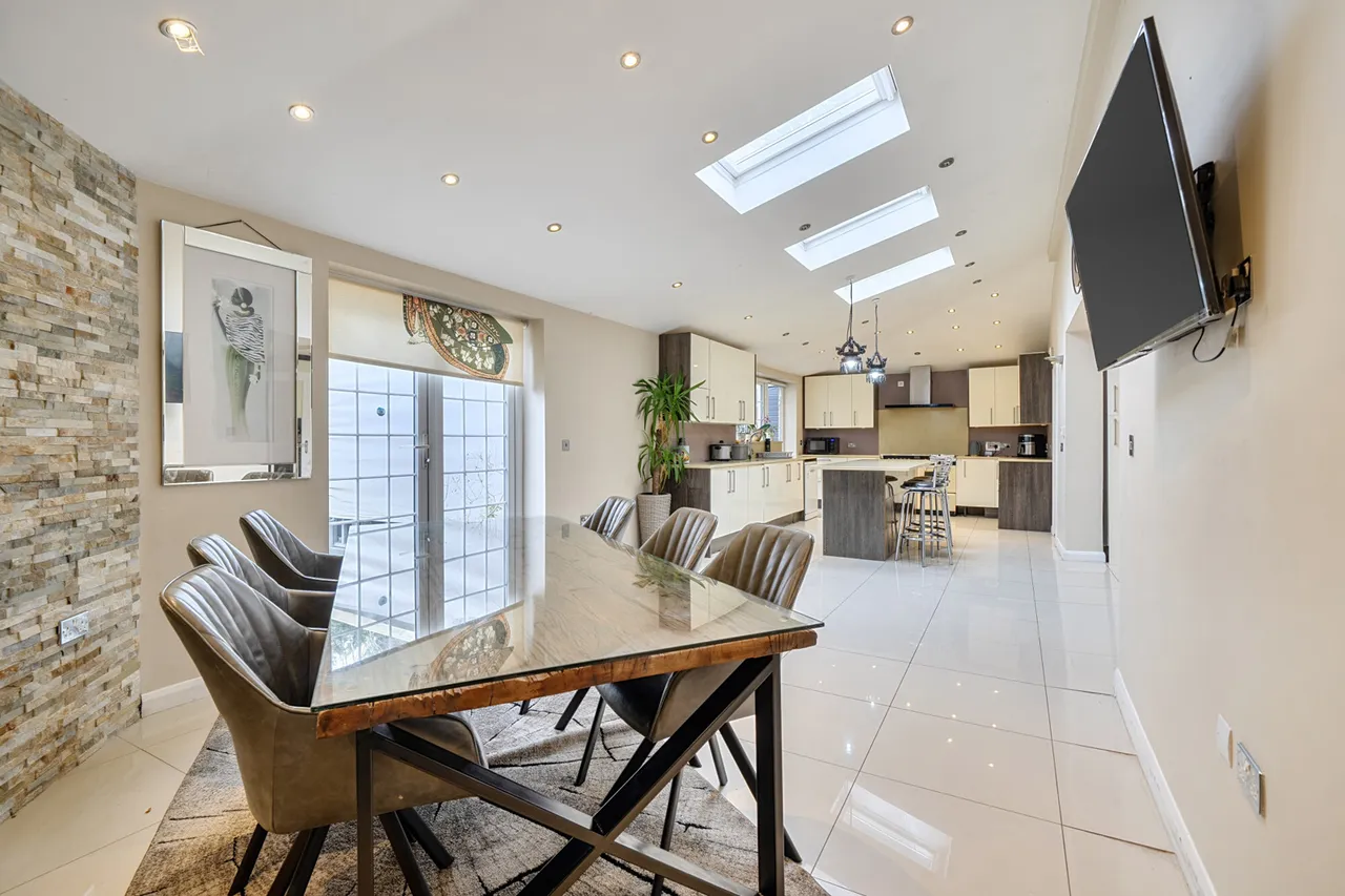 Swakeleys Road, Ickenham, UB10, photo 2