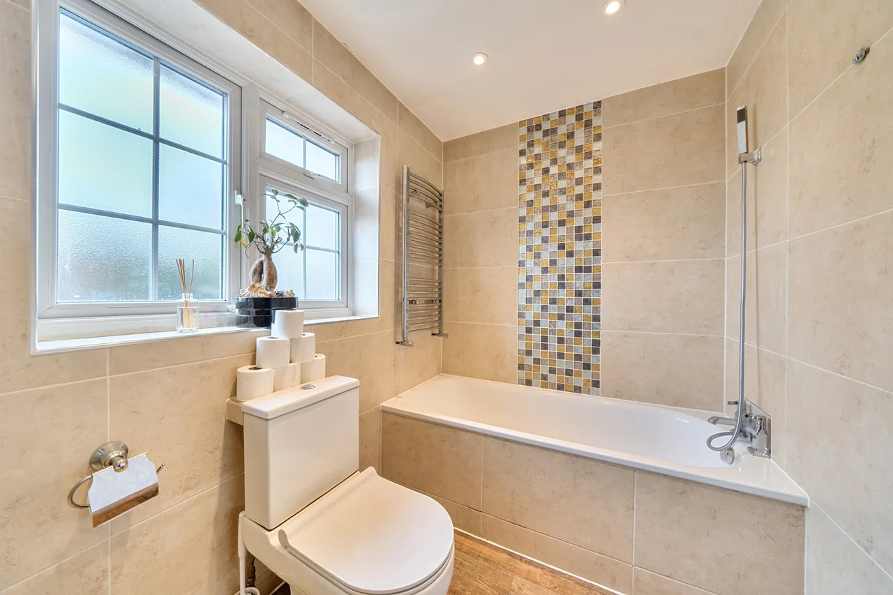 Swakeleys Road, Ickenham, UB10, photo 16