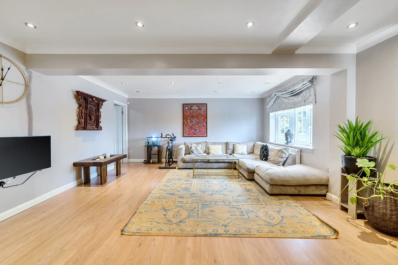 Swakeleys Road, Ickenham, UB10, photo 5