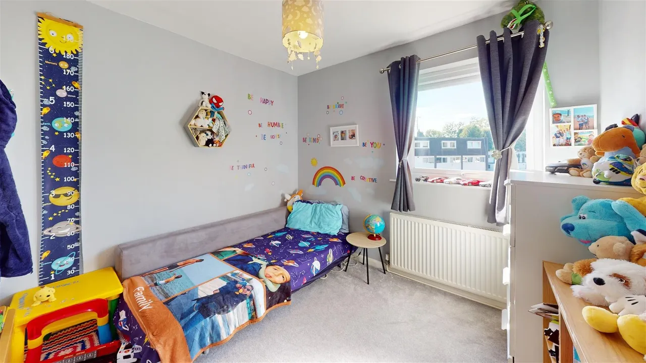 April Close, Horsham, West Sussex RH12 2LN, photo 9