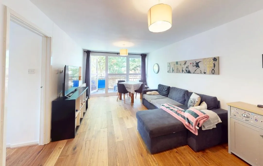 2 bed flat for sale — April Close, Horsham, West Sussex RH12 2LN