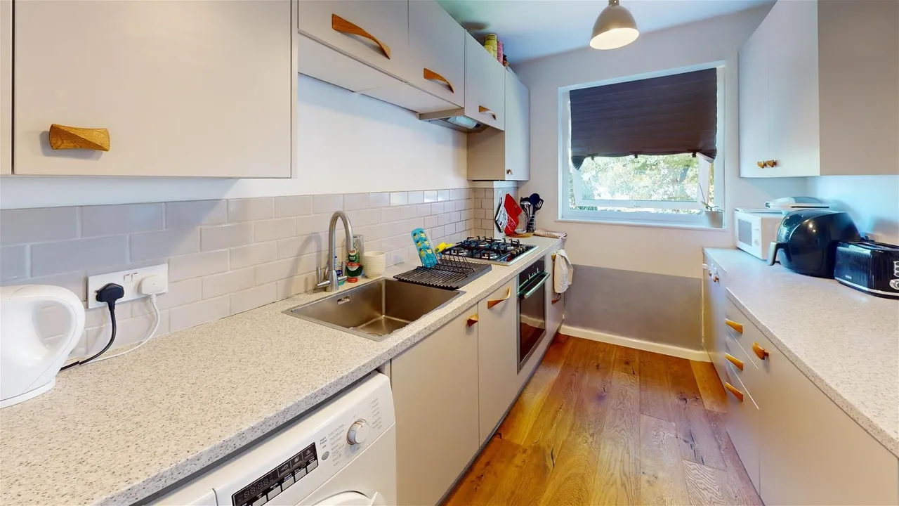 April Close, Horsham, West Sussex RH12 2LN, photo 6