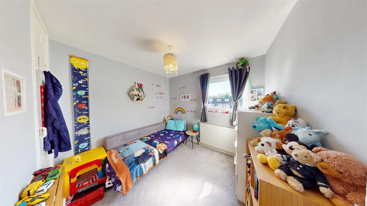 April Close, Horsham, West Sussex RH12 2LN, photo 8