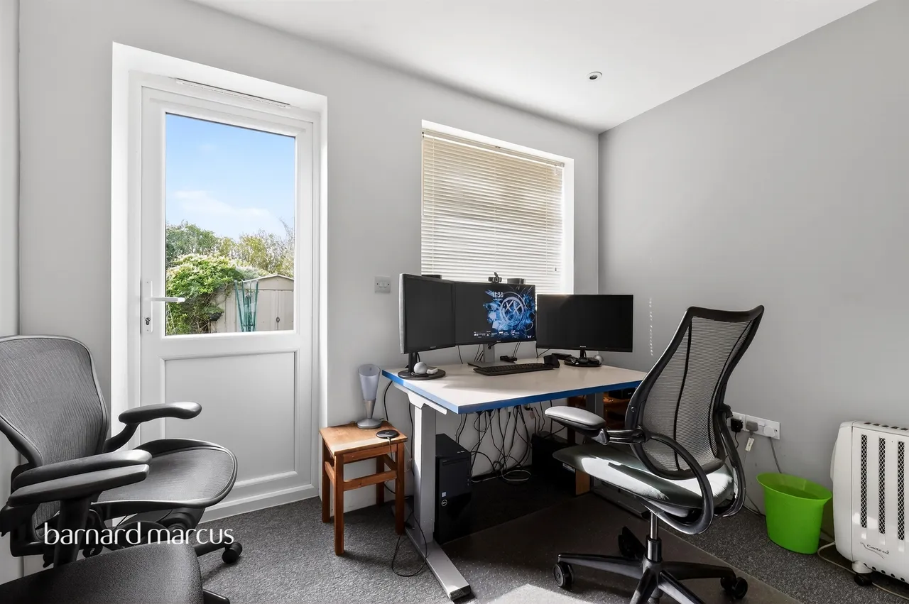 Scotts Farm Road, Epsom, KT19, photo 5