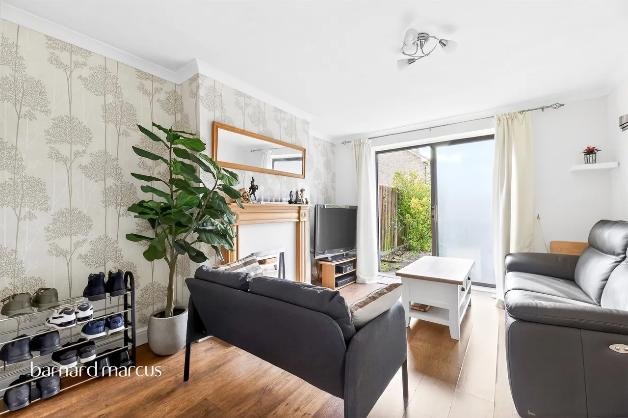 Scotts Farm Road, Epsom, KT19, photo 3