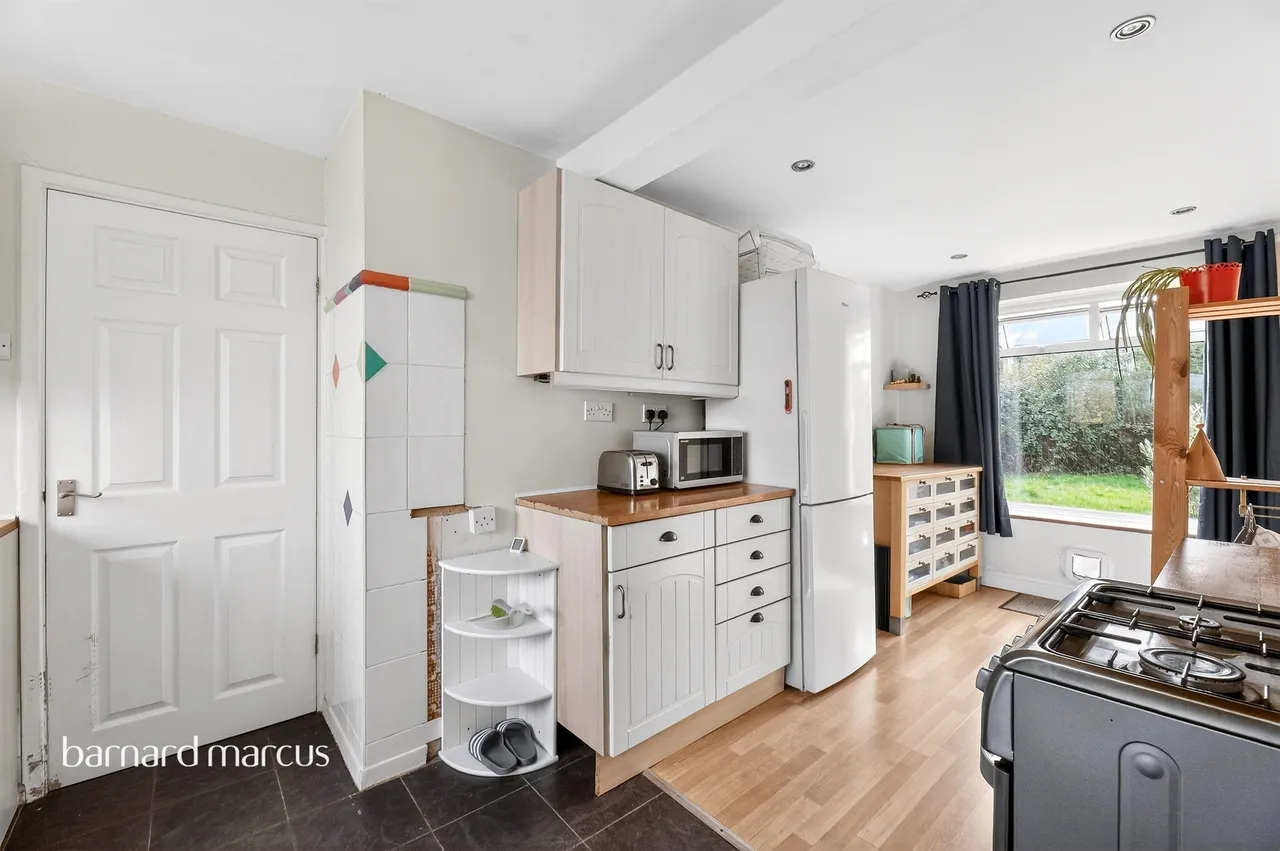 Scotts Farm Road, Epsom, KT19, photo 8