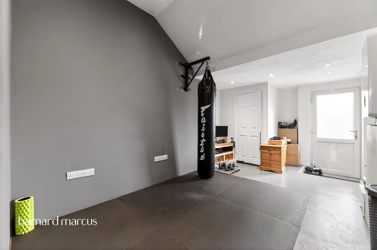 Scotts Farm Road, Epsom, KT19, photo 11