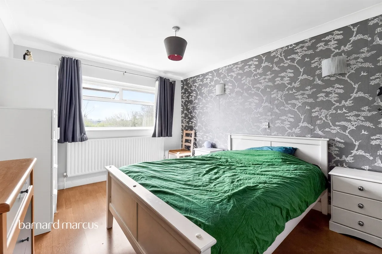 Scotts Farm Road, Epsom, KT19, photo 2