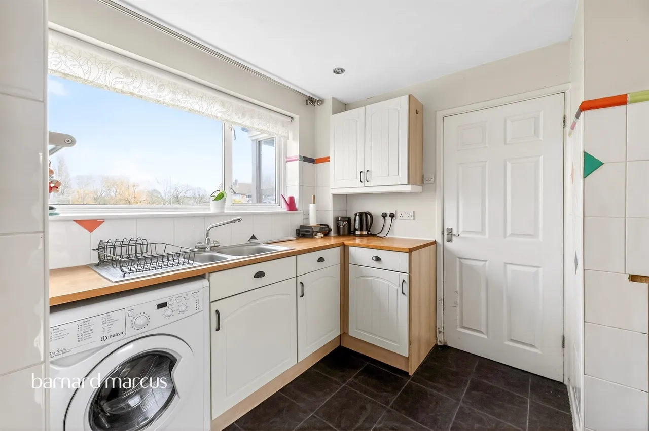 Scotts Farm Road, Epsom, KT19, photo 10
