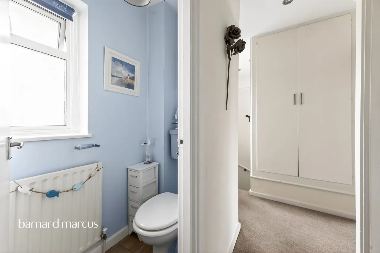 Scotts Farm Road, Epsom, KT19, photo 6