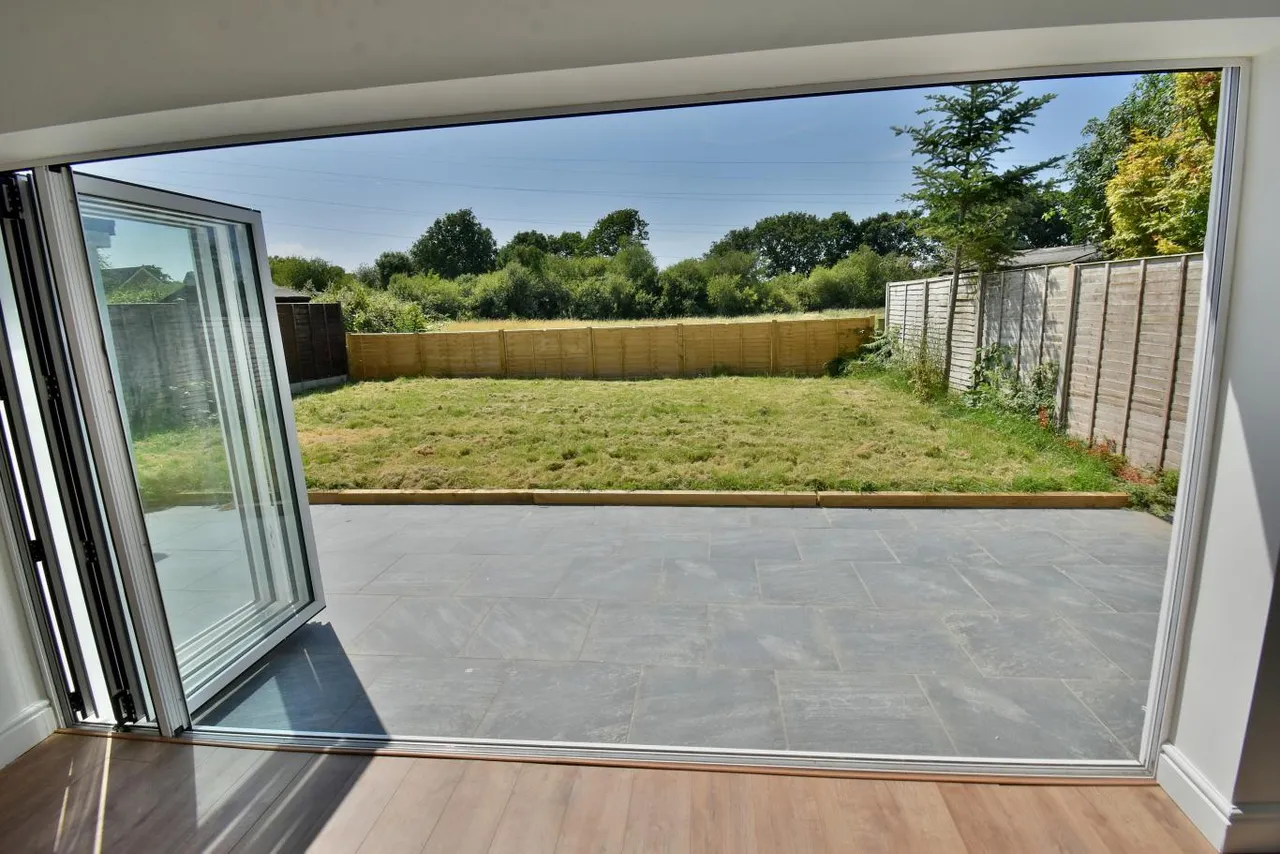 Bracken Road, BH22, photo 15