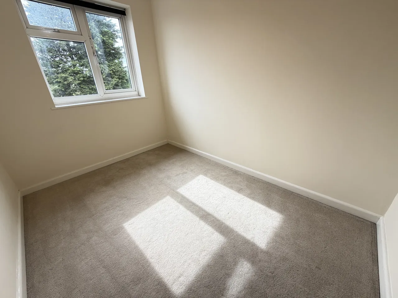 Matlock Close, RUGBY, photo 12