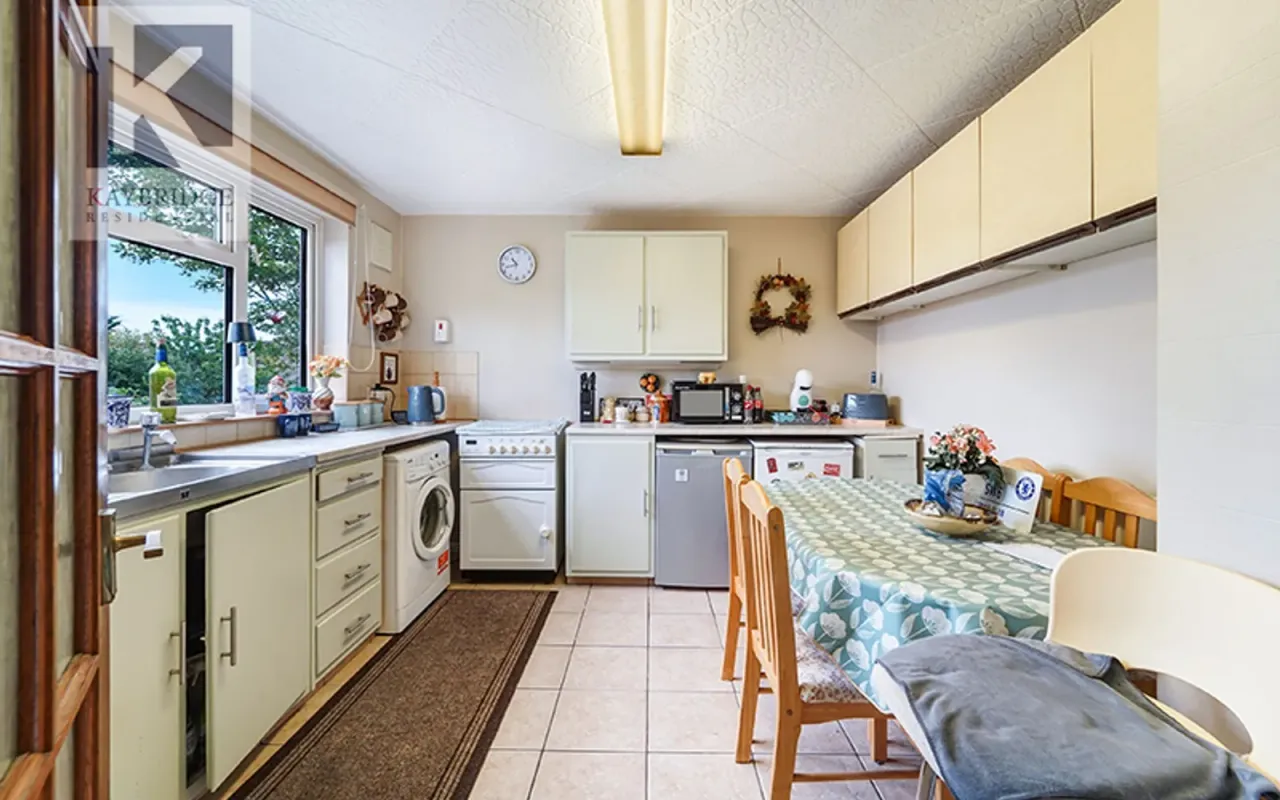 Curtis Road, Epsom, KT19, photo 3