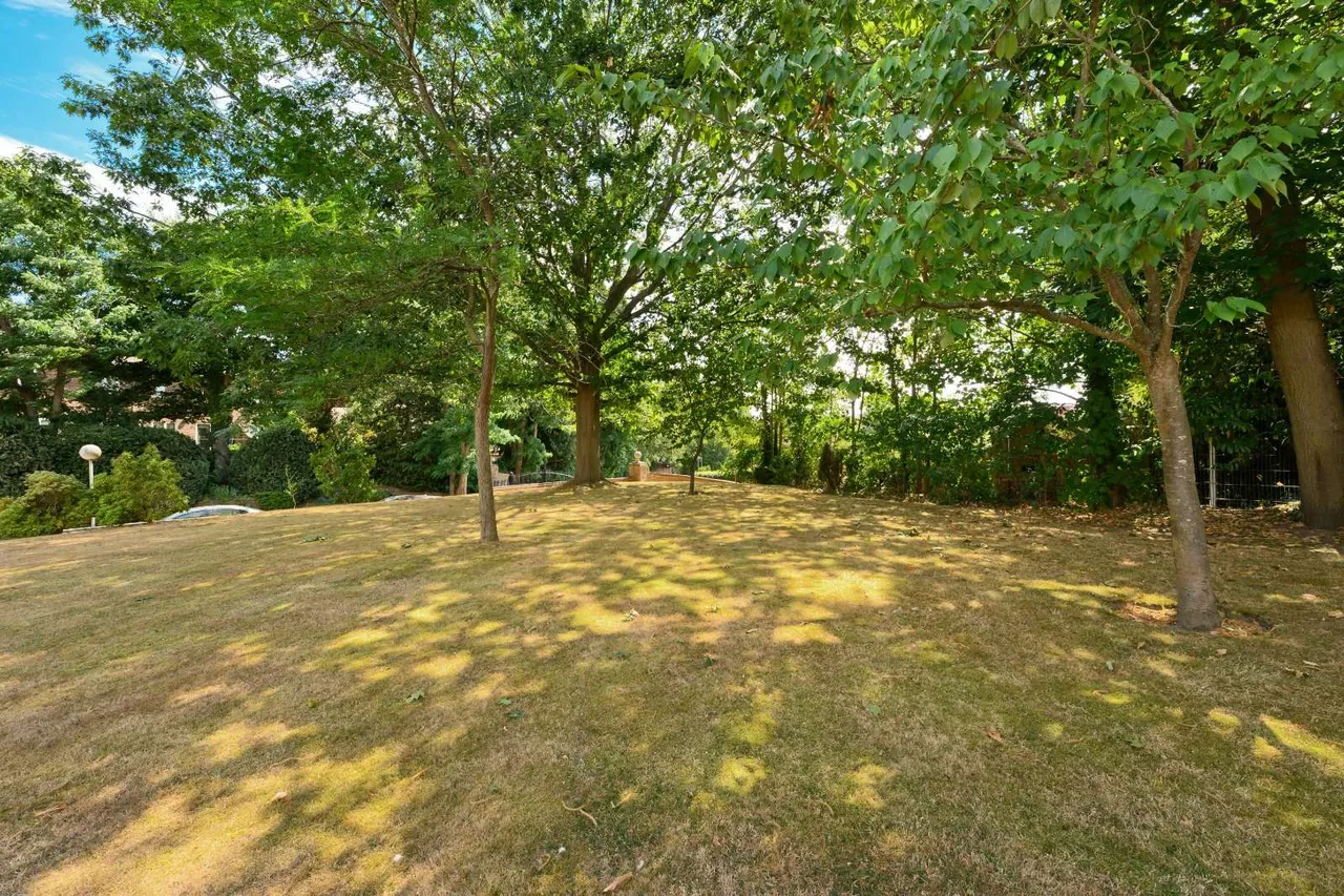 Farington Acres, Vale Road, Weybridge, Surrey, KT13 9NH, photo 7
