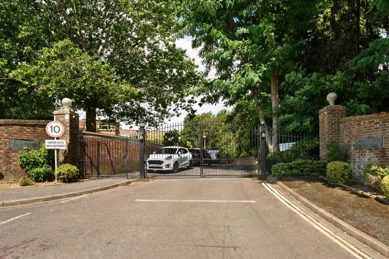 Farington Acres, Vale Road, Weybridge, Surrey, KT13 9NH, photo 6