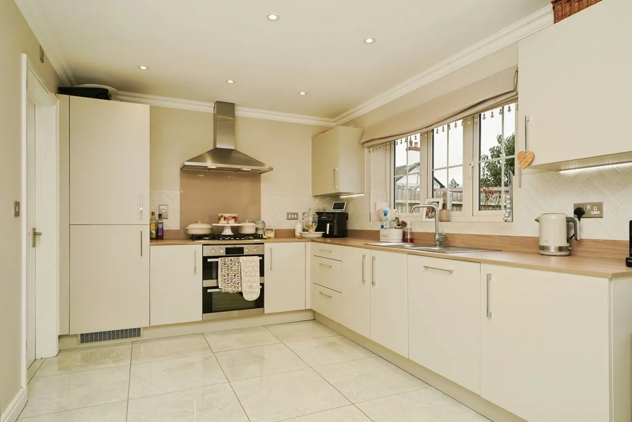 Aster Close, Twigworth, GL2, photo 8