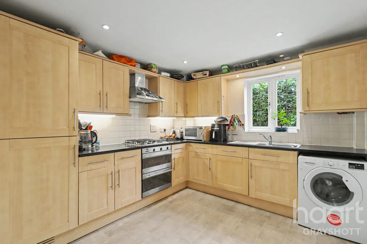 Boundary Road, Grayshott, GU26, photo 3