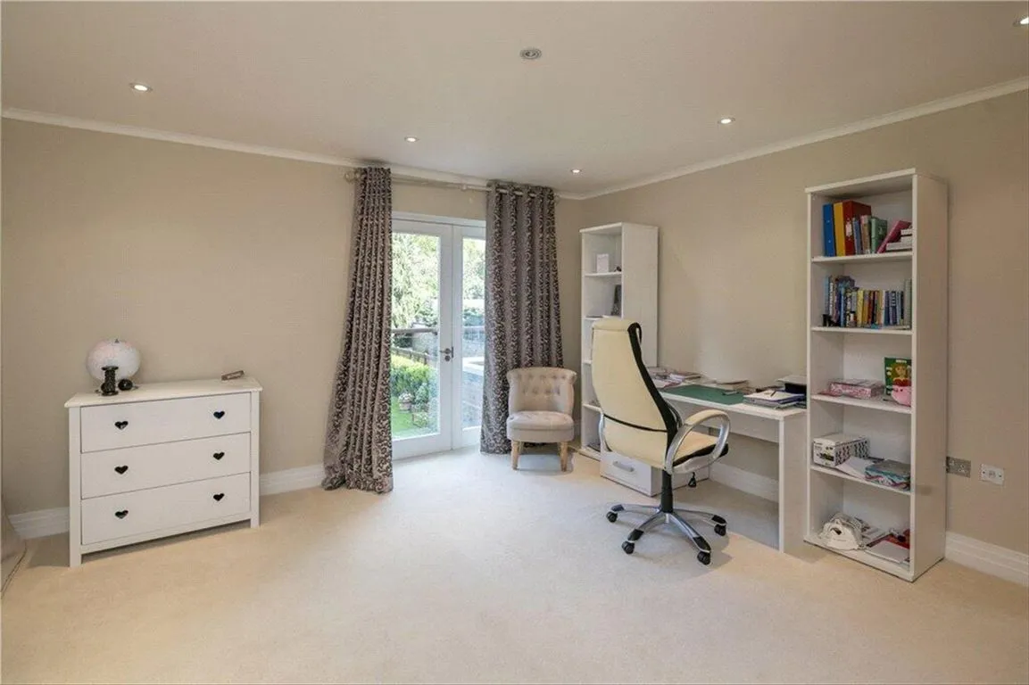 Stoke Road, KT2, photo 11