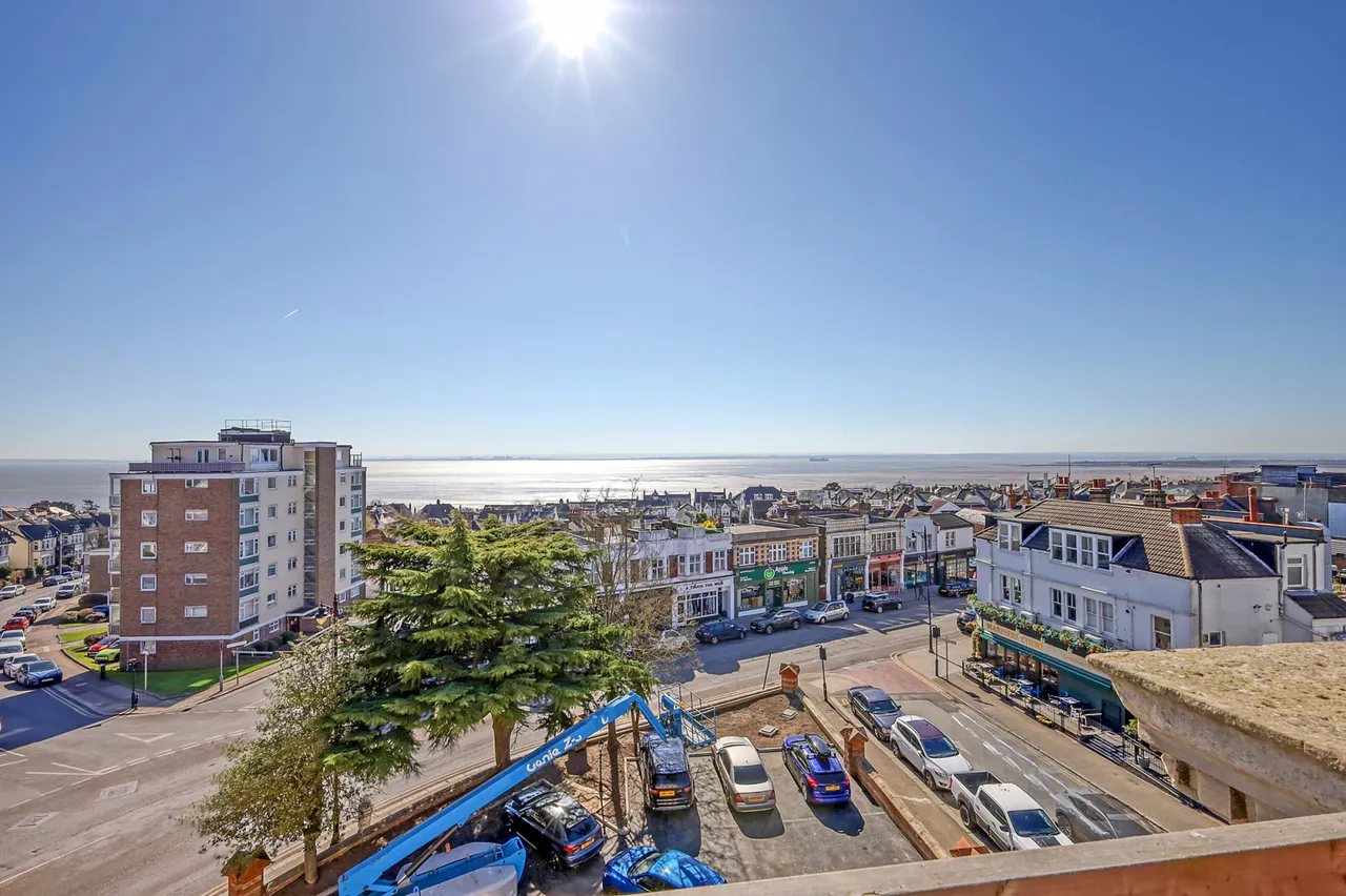 The Grand Apartments, Leigh-On- Sea, SS9 1PJ, photo 9