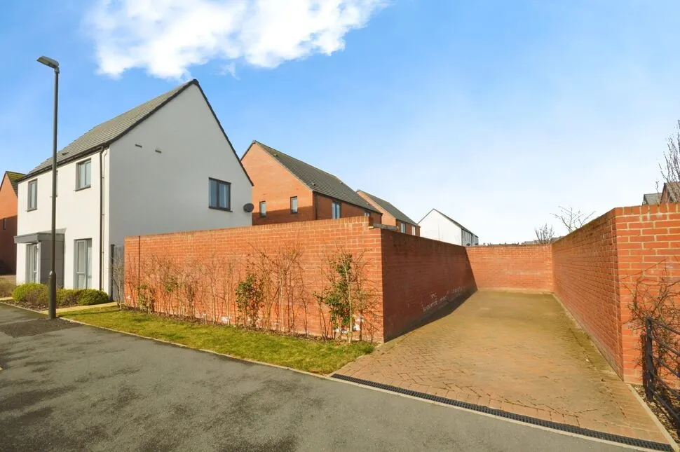 Rowan Grove, Wingerworth, S42, photo 15