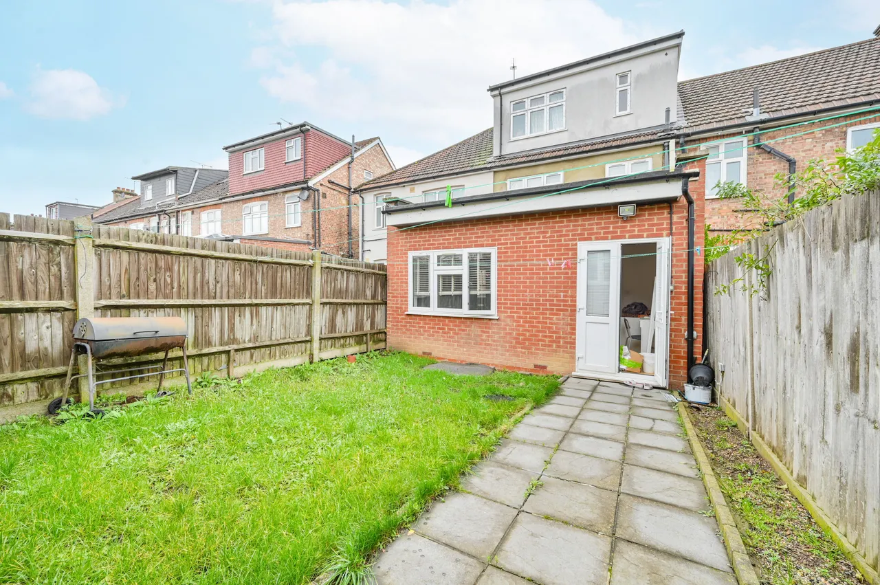 Flat 2, 60 Wesley Avenue, Park Royal, photo 9