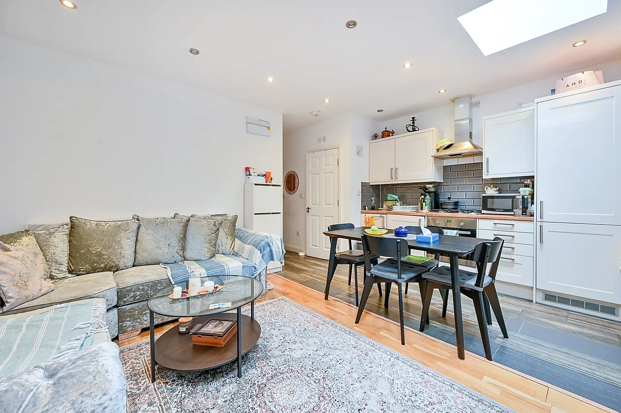 Flat 2, 60 Wesley Avenue, Park Royal, photo 3