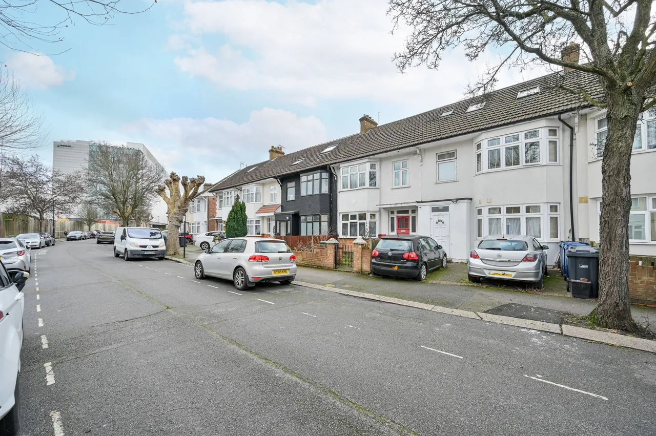 Flat 2, 60 Wesley Avenue, Park Royal, photo 8