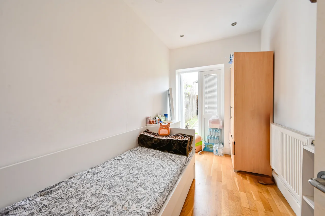 Flat 2, 60 Wesley Avenue, Park Royal, photo 7