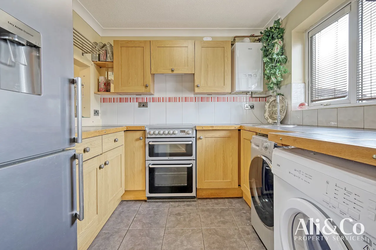 Churchill Road, Grays, Essex, RM17 6TW, photo 3