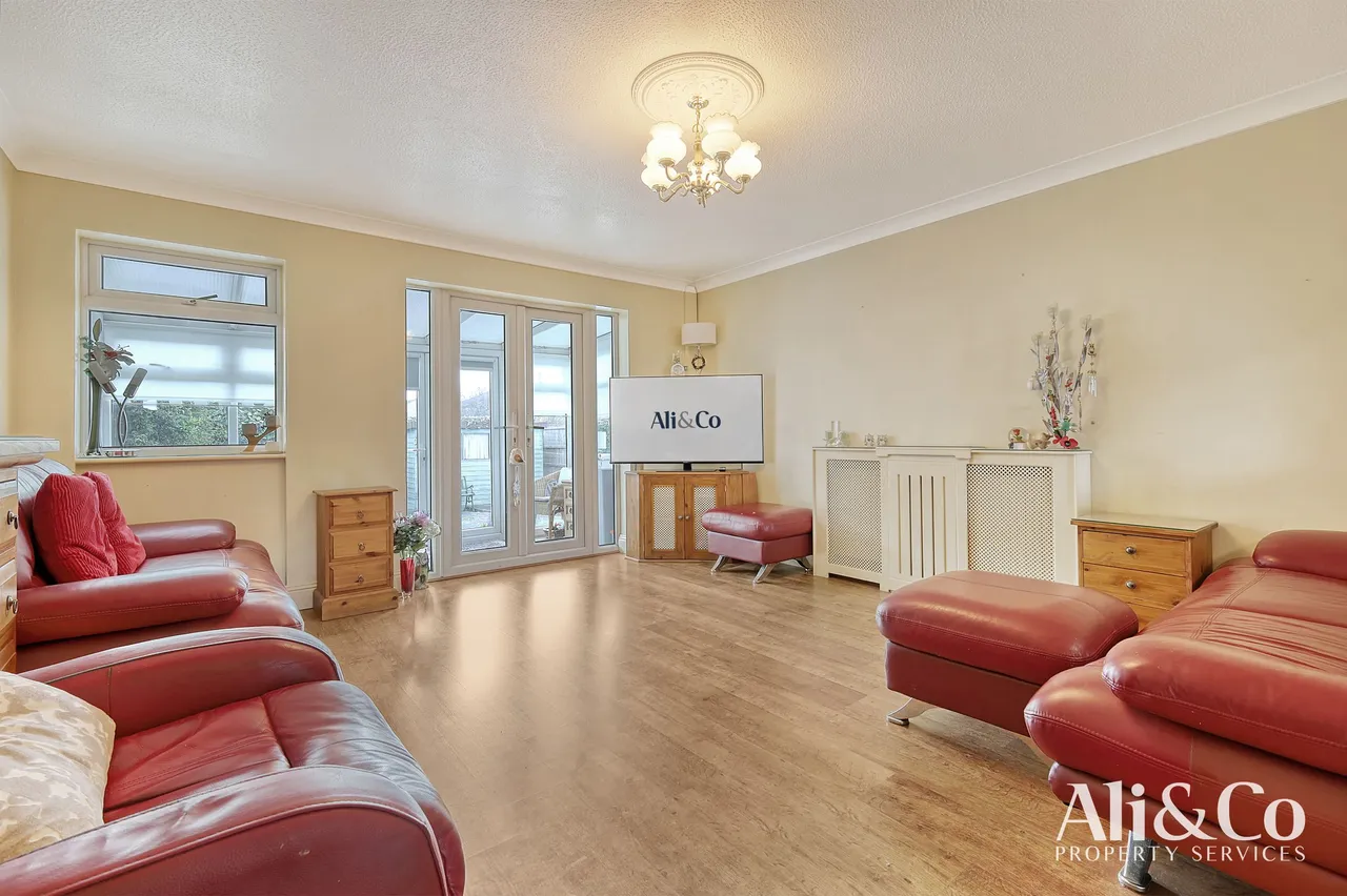 Churchill Road, Grays, Essex, RM17 6TW, photo 4