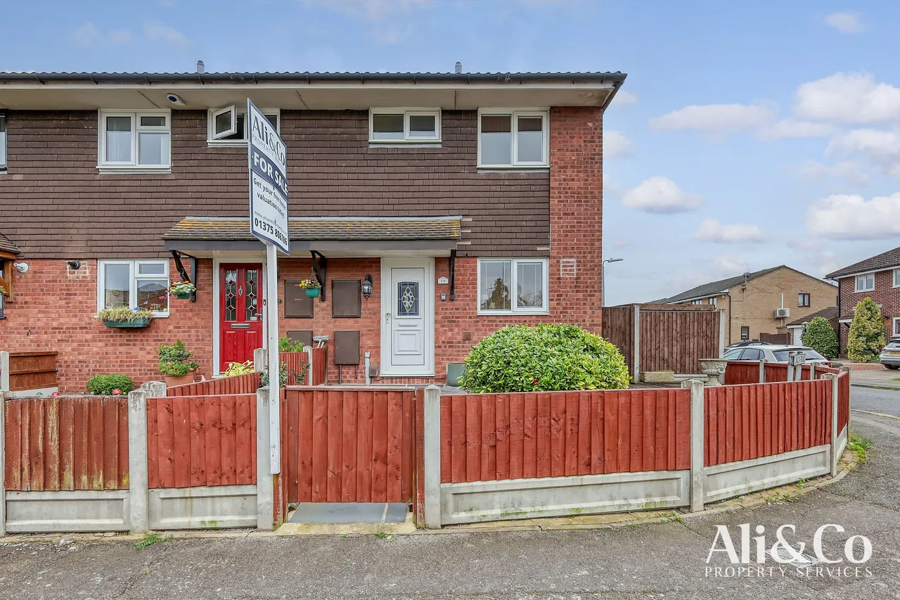 2 bed house for sale — Churchill Road, Grays, Essex, RM17 6TW