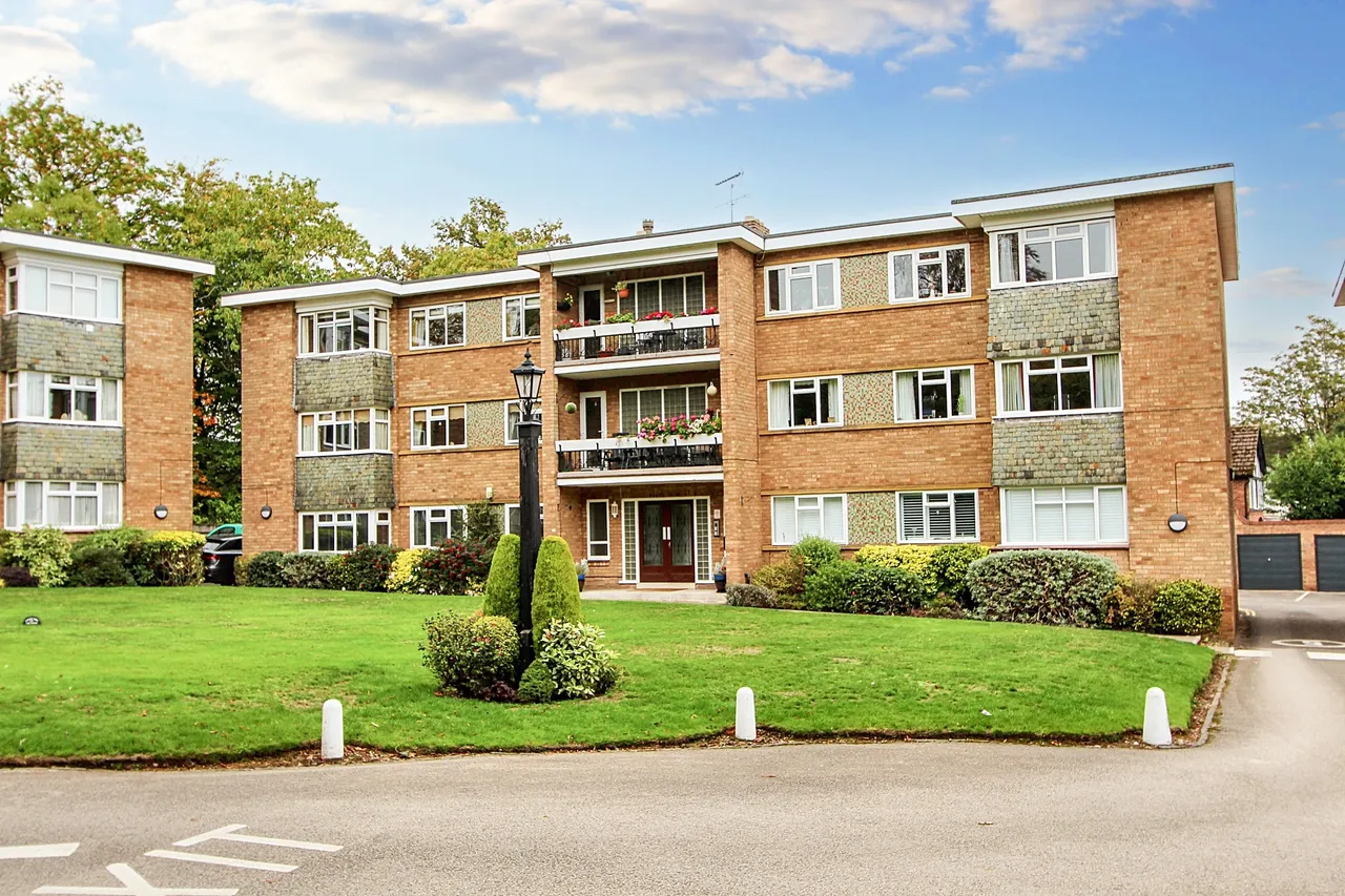 2 bed flat for sale — Flat 14, Beechcroft Court Four Oaks Road, Sutton Coldfield, Sutton Coldfield, B74 2XR