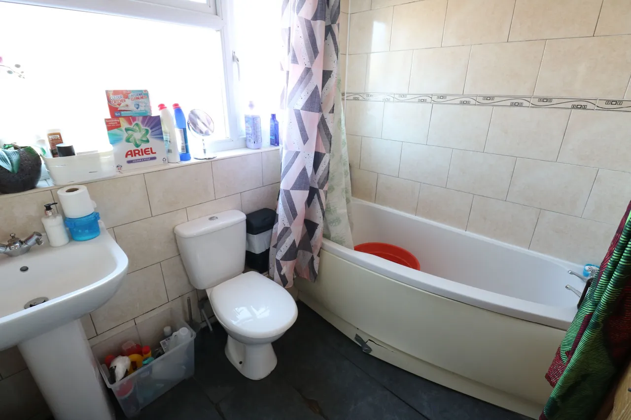 Northview Avenue, Tilbury, Essex, RM18 7RT, photo 6