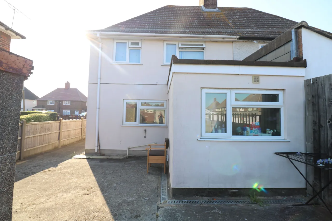 Northview Avenue, Tilbury, Essex, RM18 7RT, photo 9
