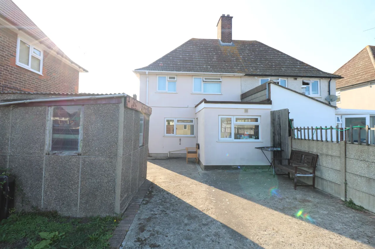 Northview Avenue, Tilbury, Essex, RM18 7RT, photo 8