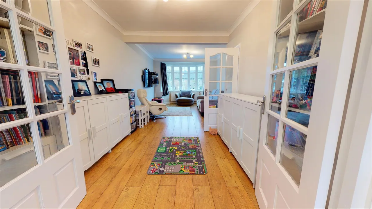 Pyrles Lane, Loughton, photo 3