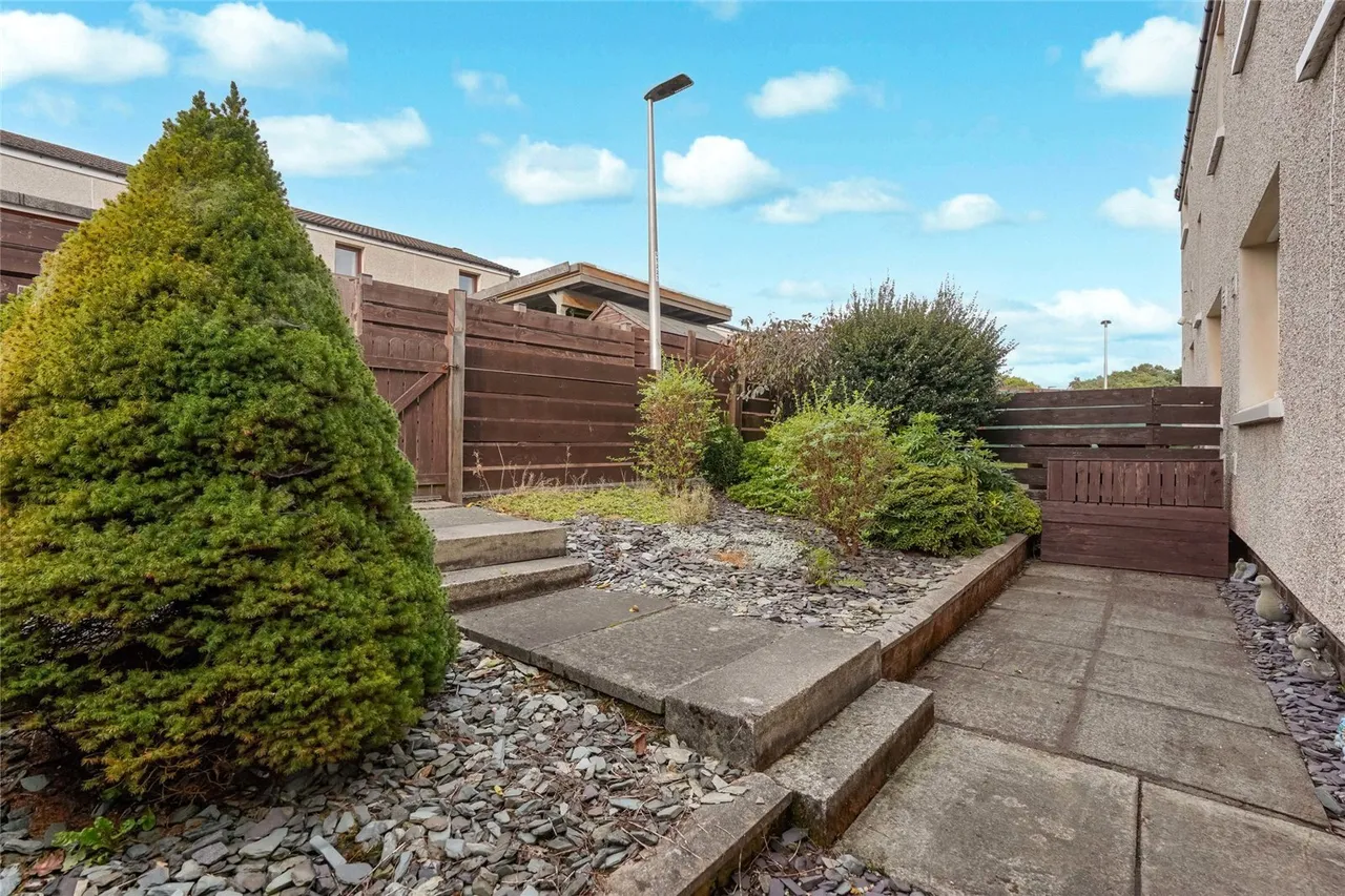 Lenzie Avenue, Deans, EH54, photo 21