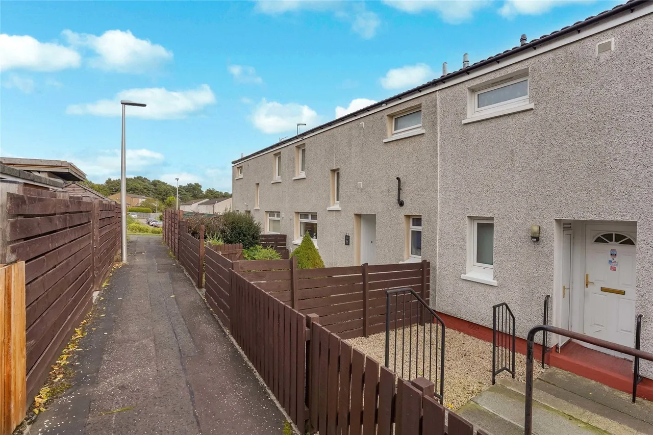 Lenzie Avenue, Deans, EH54, photo 22