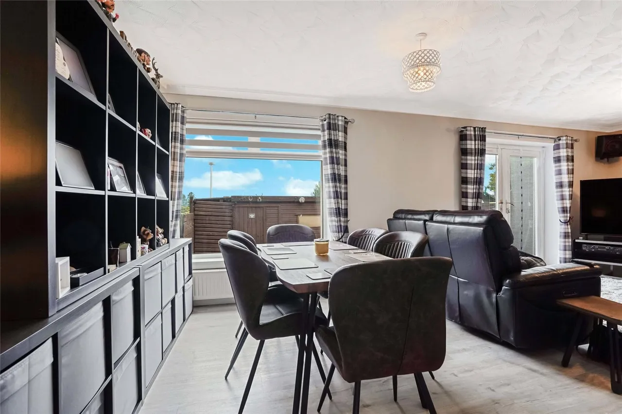 Lenzie Avenue, Deans, EH54, photo 4
